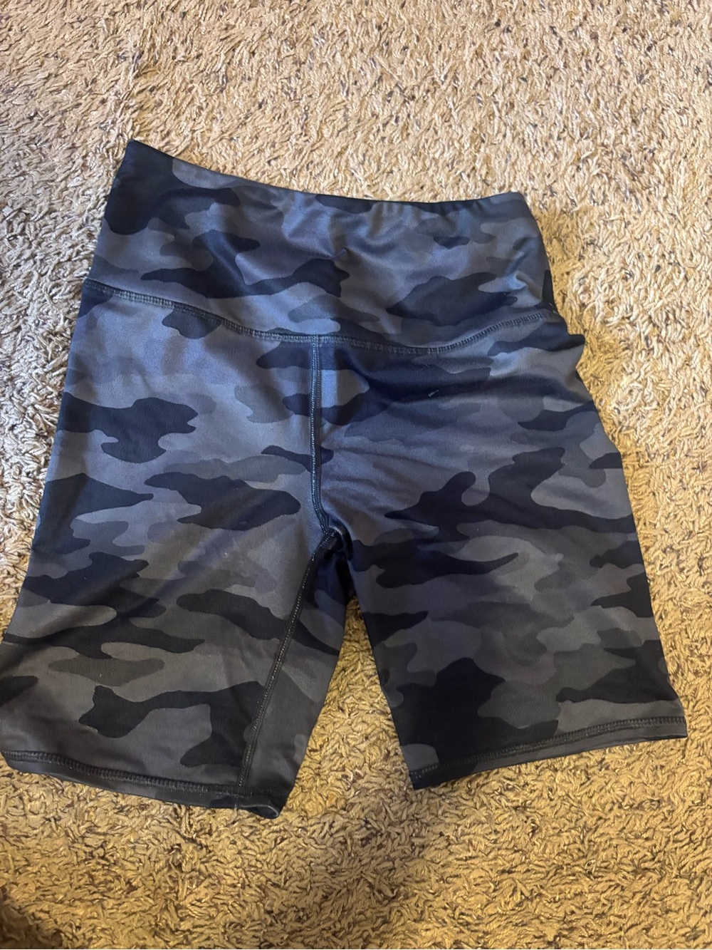 SO Women’s High-Rise Camo Bike Shorts - Black & Gray